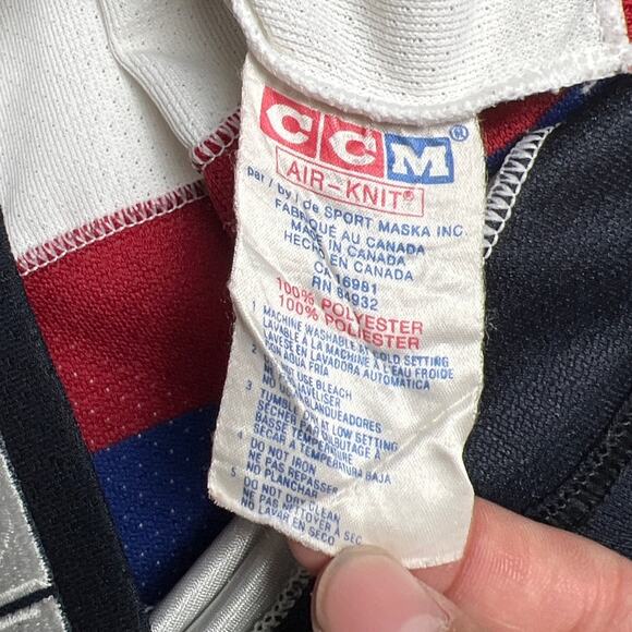 Vintage Vancouver Canucks Circa 1997-2003 CCM NHL Size Large Air-Knit - Picture 4 of 12